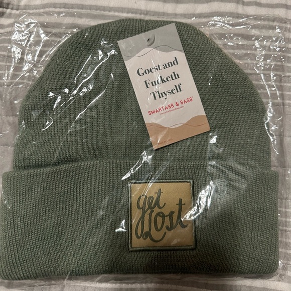Green beanie with Get Lost message - Picture 1 of 3